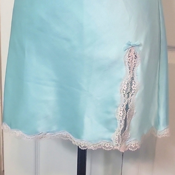 Victoria’s Secret Satin And Lace Sleepwear Chemise - Picture 6 of 6